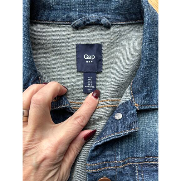 GAP 1969 Women’s Denim Jacket Size Small – Medium Wash Classic Jean Jacket S - Picture 2 of 5